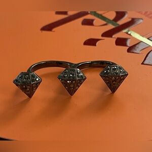 2 FINGER RING 3D STUDDED DIAMOND SHAPE W/ RHINESTONES PUNK ROCK GLAM FASHION